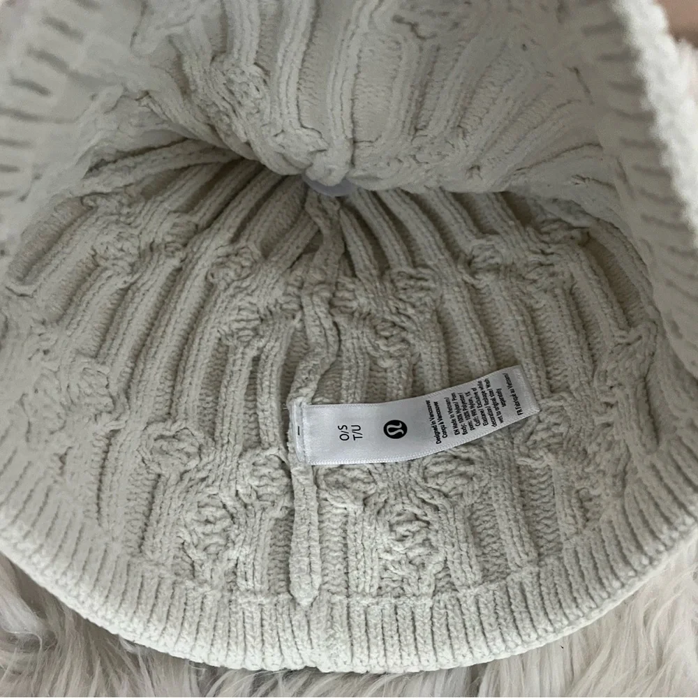 {Lululemon} Cable-Knit Pom-Pom Beanie Hat in Bone - Womens One Size - NWT